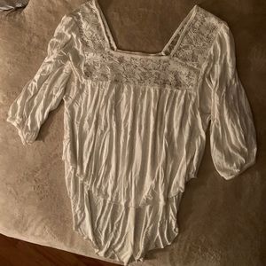 Square neck, crop front long back